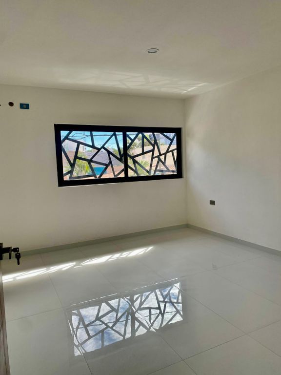 Residencia en Venta en Lomas del Boulevard | ¡Por debajo de avalúo! - Imagen ampliada 9