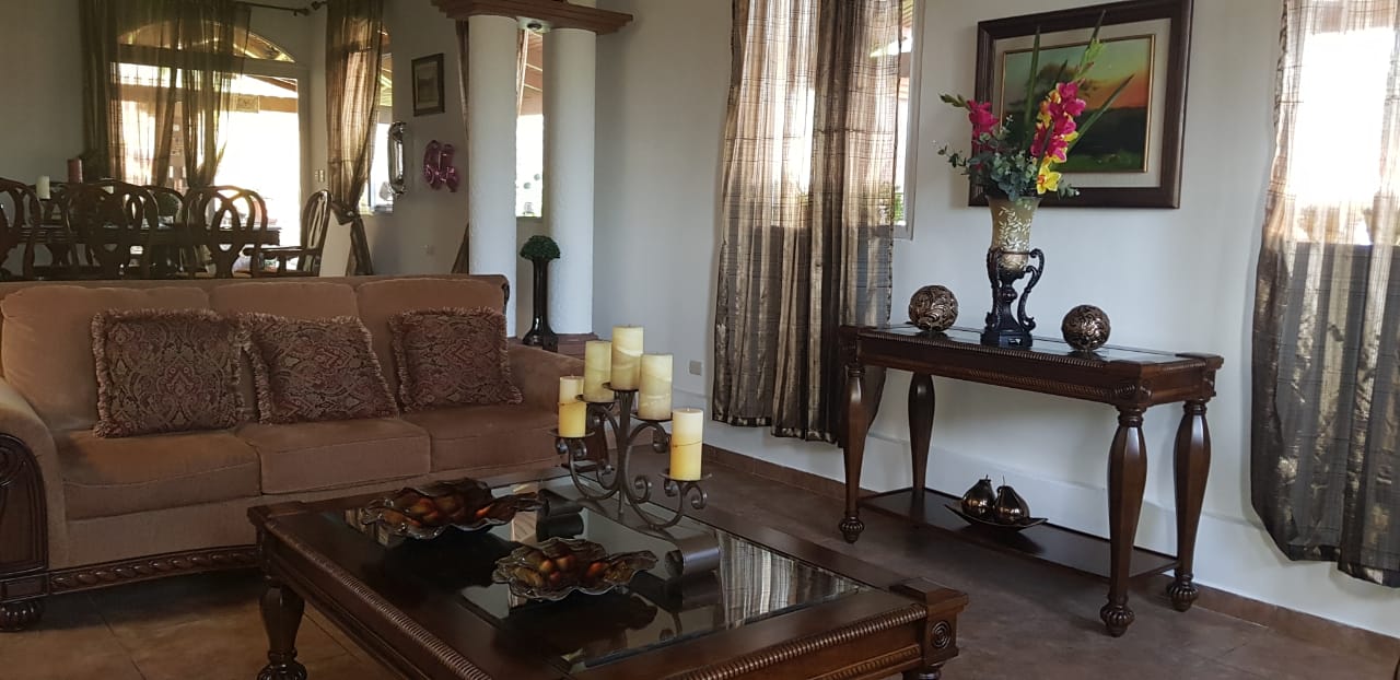 Se vende casa en Valle de Angeles Honduras - Imagen ampliada 12