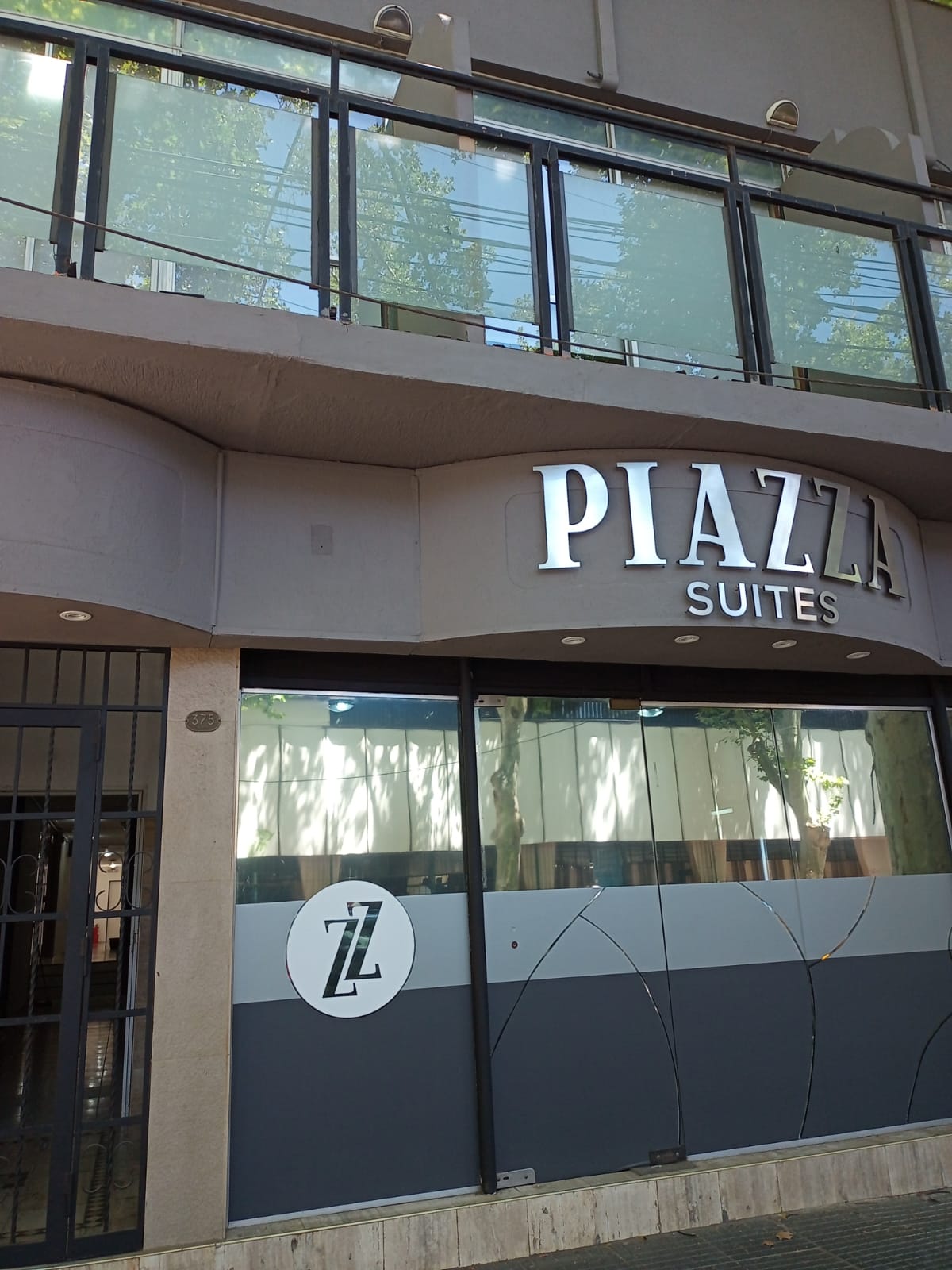 VENDO HOTEL Céntrico en Ciudad de Mendoza Argentina - Imagen ampliada 1