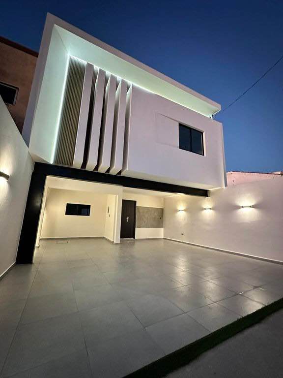 Casa en Venta con acabados de lujo en Villa Universidad - Imagen ampliada 1