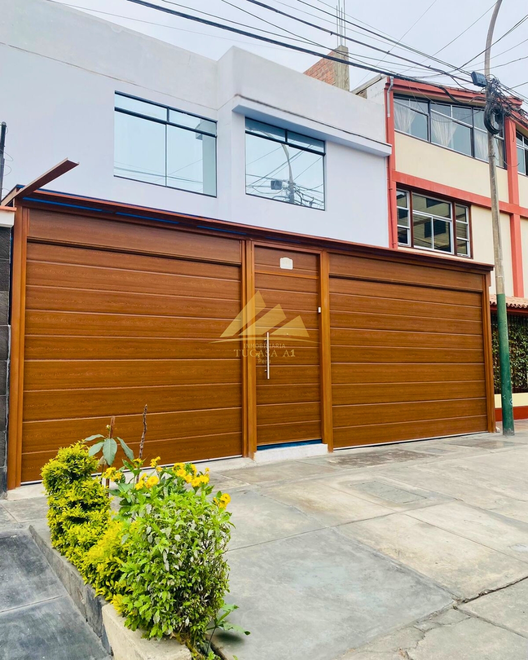 CASA EN SURCO NUEVO – 4 HABITACIONES 2 COCHERAS Y JARDÍN PRIVADO - Imagen ampliada 4