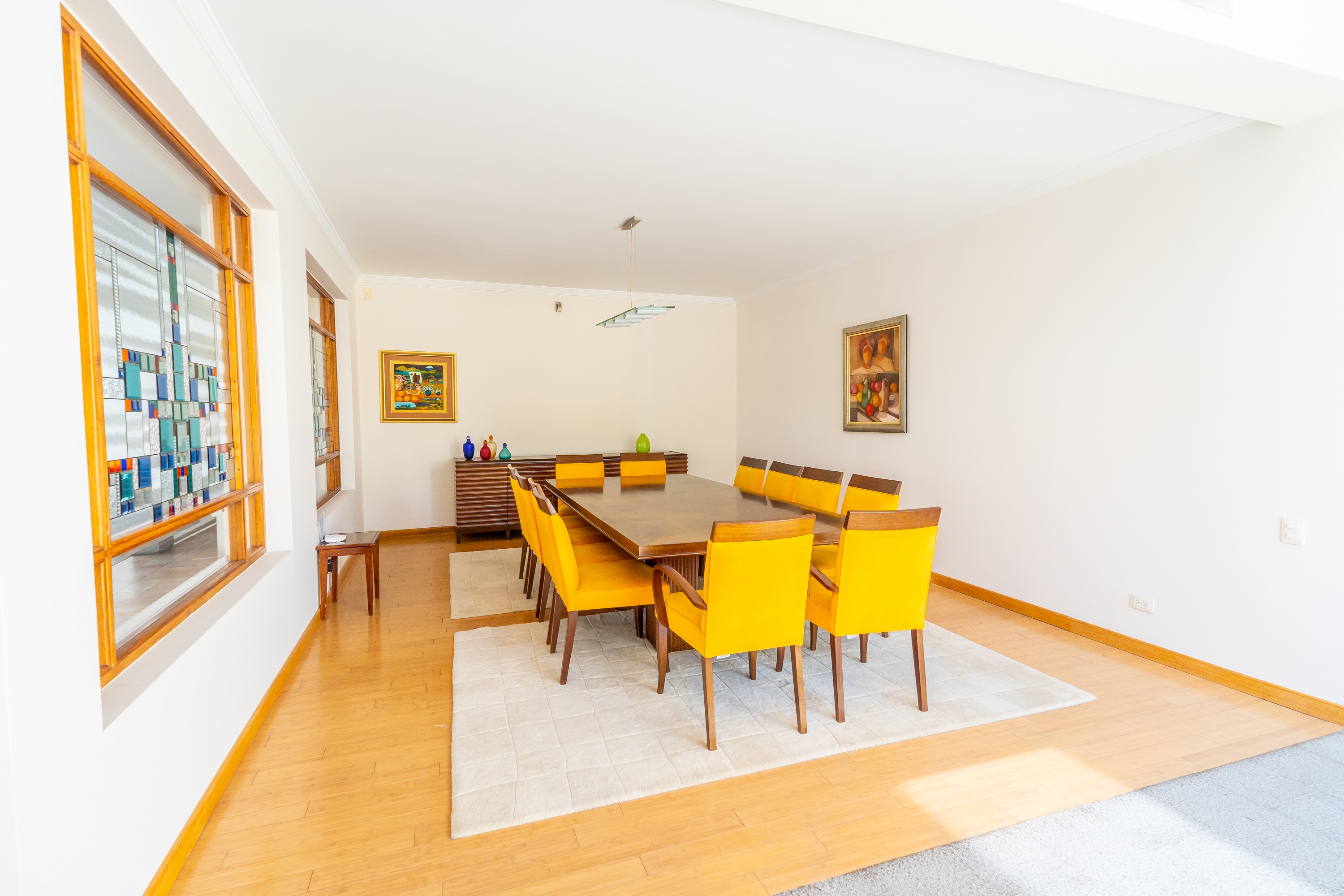 ESPECTACULAR MANSIÓN DE VENTA EN QUITO ECUADOR EN UNA DE LAS MÁS EXCLUSIVAS URBANIZACIONES DE CUMBAYÁ VALLE CERCANO A QUITO - Imagen ampliada 4