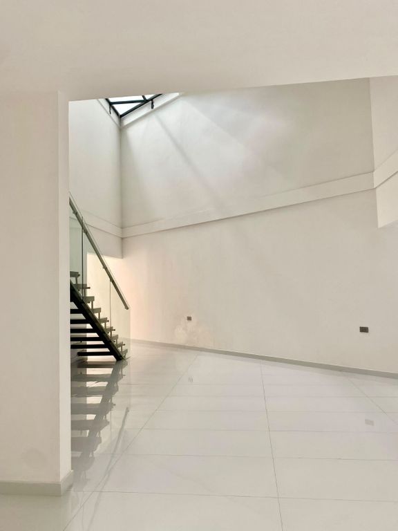 Residencia en Venta en Lomas del Boulevard | ¡Por debajo de avalúo! - Imagen ampliada 4