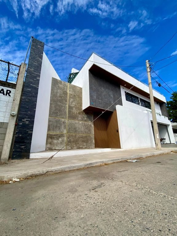 Residencia en Venta en Lomas del Boulevard | ¡Por debajo de avalúo! - Imagen ampliada 15