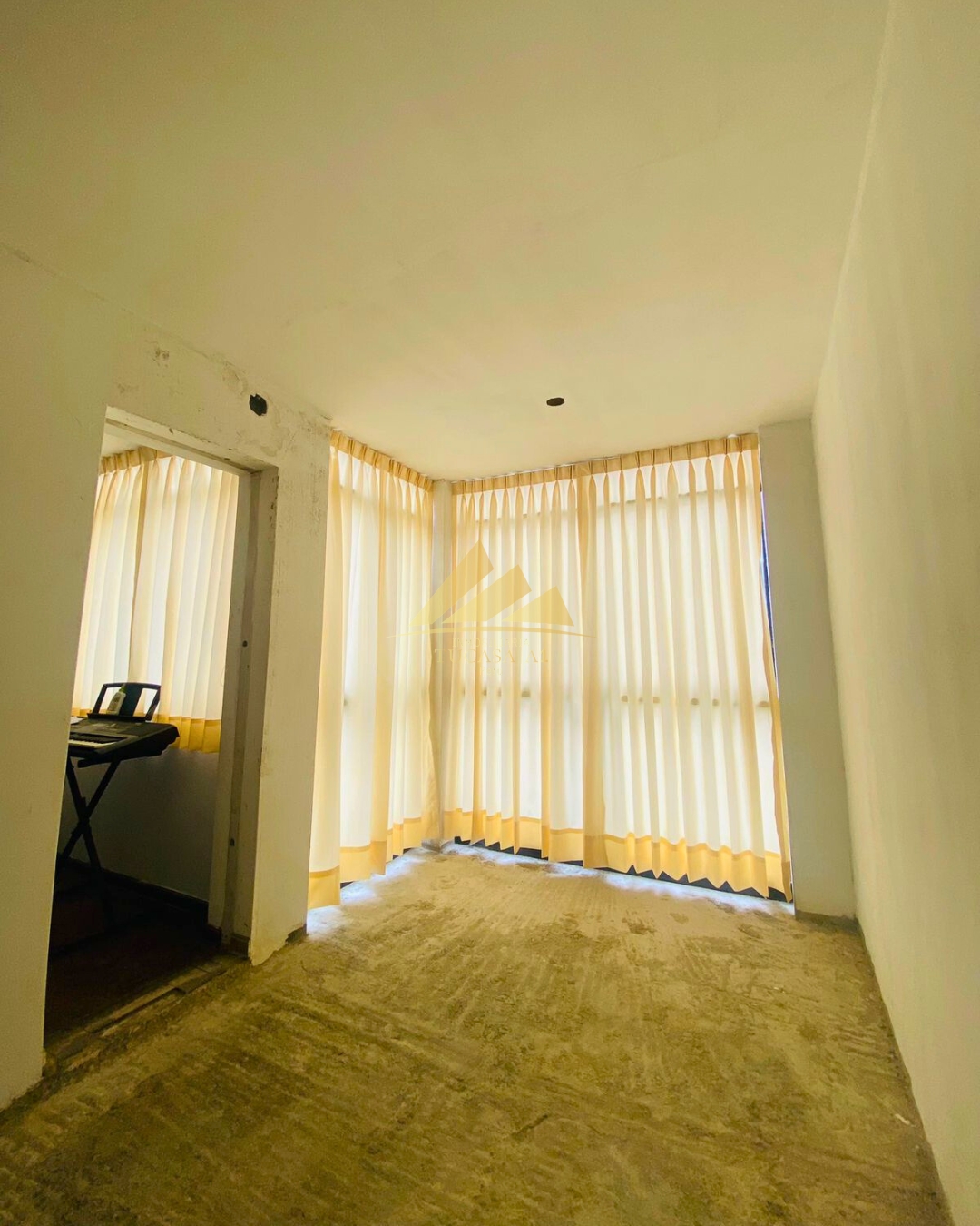 CASA EN SURCO NUEVO – 4 HABITACIONES 2 COCHERAS Y JARDÍN PRIVADO - Imagen ampliada 11
