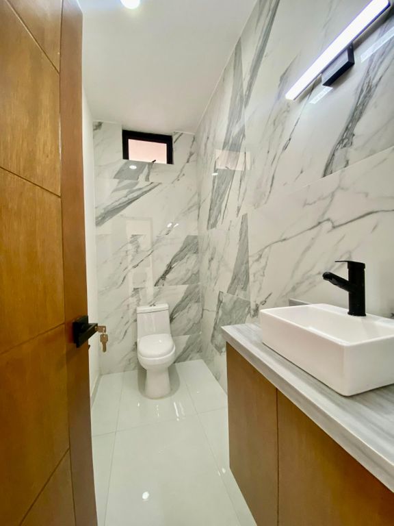 Residencia en Venta en Lomas del Boulevard | ¡Por debajo de avalúo! - Imagen ampliada 10