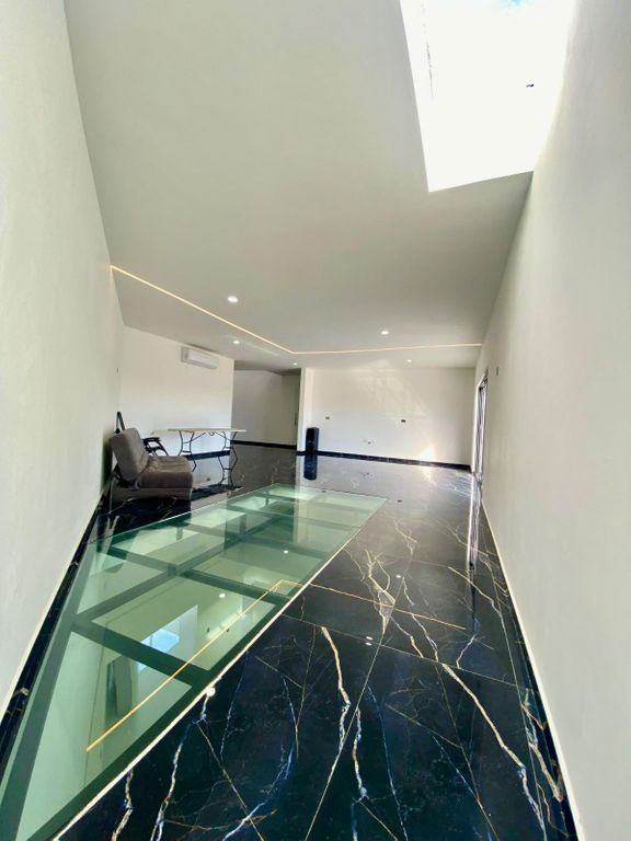 Residencia en Venta en Lomas del Boulevard | ¡Por debajo de avalúo! - Imagen ampliada 12